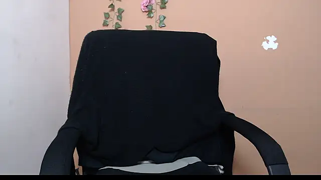 Snapshot of Hellensextits chatting on December 2024 09:39:02 AM Hellensextits online show from December 2024 09:39:02 AM