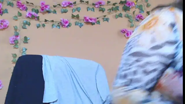 Snapshot of Hellensextits chatting on December 2024 02:49:01 PM Hellensextits online show from December 2024 02:49:01 PM