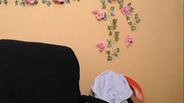 Snapshot of Hellensextits chatting on January 2025 07:28:02 AM Hellensextits online show from January 2025 07:28:02 AM