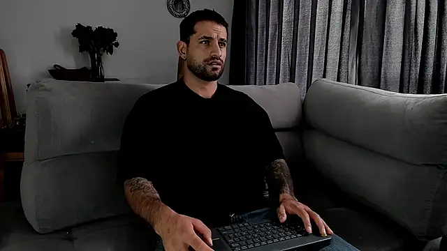 Snapshot of Davevilboy chatting on October 2025 03:20:02 PM Davevilboy online show from October 2025 03:20:02 PM