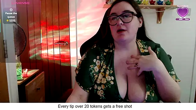 Snapshot of Rebecca_Summer chatting on May 2026 03:51:02 PM Rebecca Summer online show from May 2026 03:51:02 PM