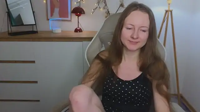 Snapshot of freya_nilsson chatting on December 2024 04:06:01 PM freya nilsson online show from December 2024 04:06:01 PM