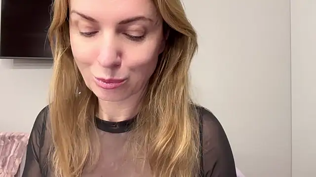 RachellAmazing online show from February 2025 09:17:01 PM