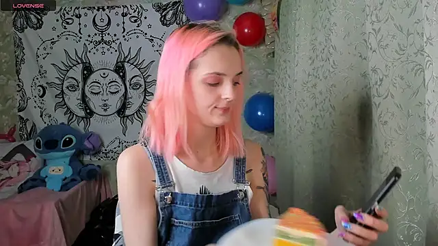 Cutie Adelia online show from December 2024 01:28:01 PM