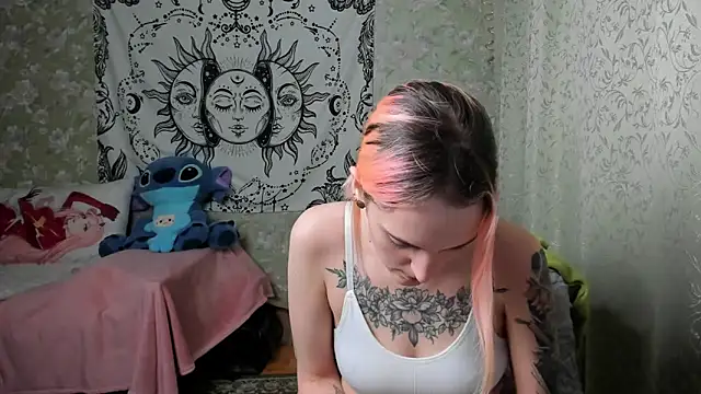 Cutie Adelia online show from February 2025 01:18:02 PM