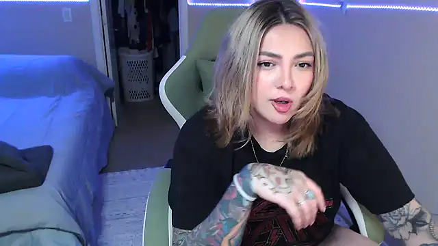 nativepumpkin95 online show from January 2025 12:43:02 AM