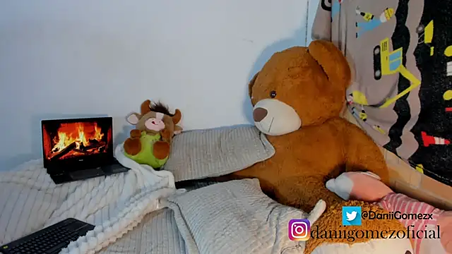 Snapshot of dani_rosee chatting on July 2026 04:28:02 AM dani rosee online show from July 2026 04:28:02 AM