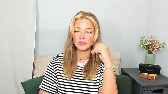 LilyBlondee online show from May 2026 04:20:02 AM