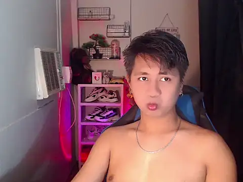 khael moreno online show from November 2025 12:36:01 AM