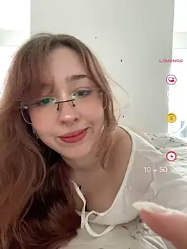 Snapshot of tsuki_chan_on chatting on June 2026 04:52:02 PM tsuki chan on online show from June 2026 04:52:02 PM