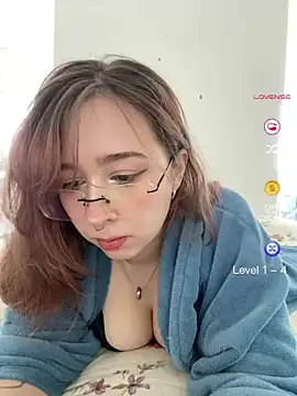 Snapshot of tsuki_chan_on chatting on July 2026 04:00:01 PM tsuki chan on online show from July 2026 04:00:01 PM
