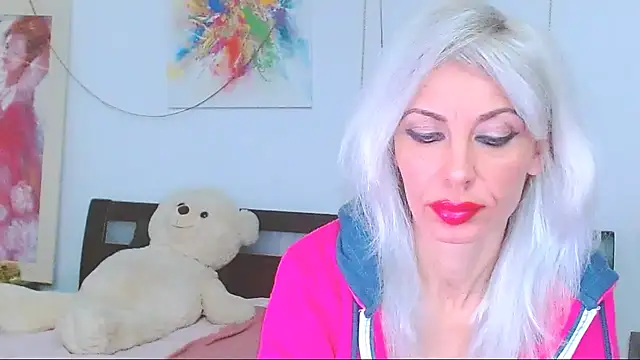 HoneyLara online show from December 2025 10:28:02 PM