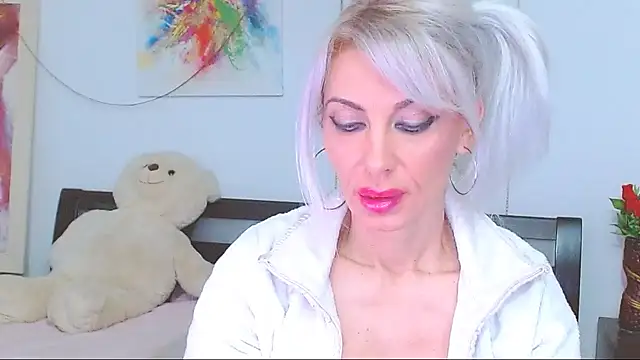 HoneyLara online show from February 2026 02:06:02 AM