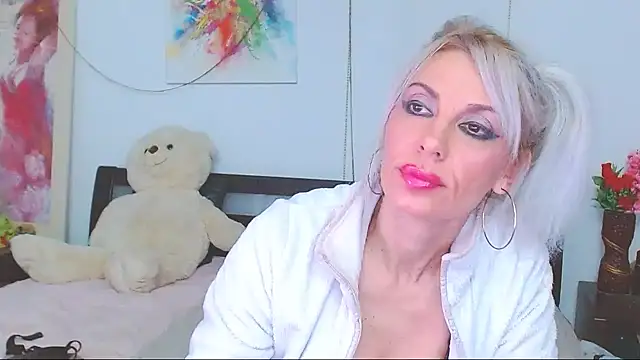 HoneyLara online show from February 2026 07:06:01 PM