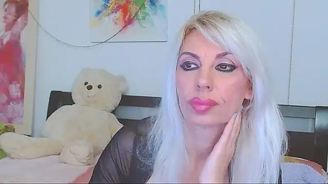 HoneyLara online show from April 2026 09:30:02 PM