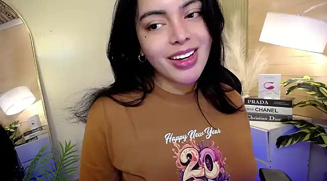 HotstuffCherrySummer online show from January 2025 12:11:01 PM