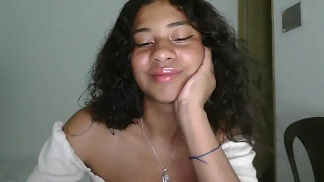 Snapshot of dark_enchantress_ chatting on April 2026 12:11:02 AM dark enchantress online show from April 2026 12:11:02 AM