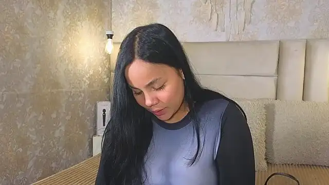 EmilyQueen3x online show from April 2026 02:44:01 PM