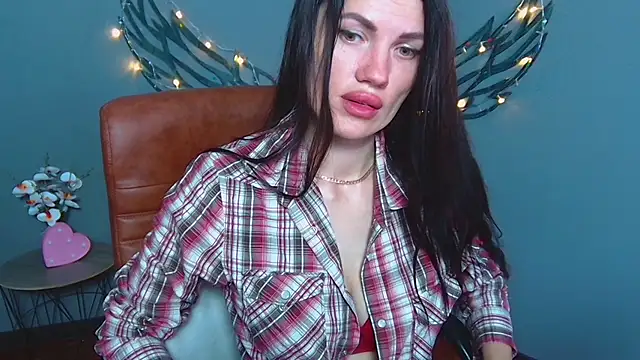 Snapshot of MilaLoona chatting on July 2026 06:26:02 AM MilaLoona online show from July 2026 06:26:02 AM