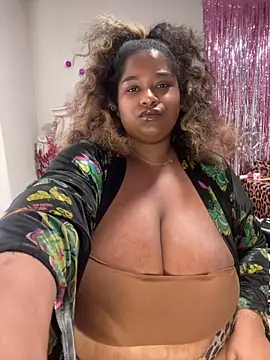 BigFineSelena online show from February 2026 01:14:01 PM