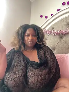 BigFineSelena online show from April 2026 03:05:01 PM