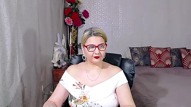 LucilleFenlys online show from February 2026 11:54:01 PM