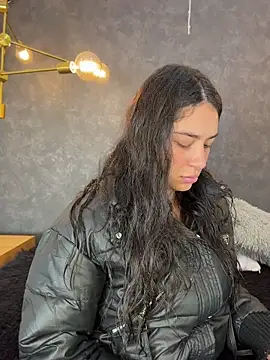 dayra angels online show from April 2026 09:39:33 PM