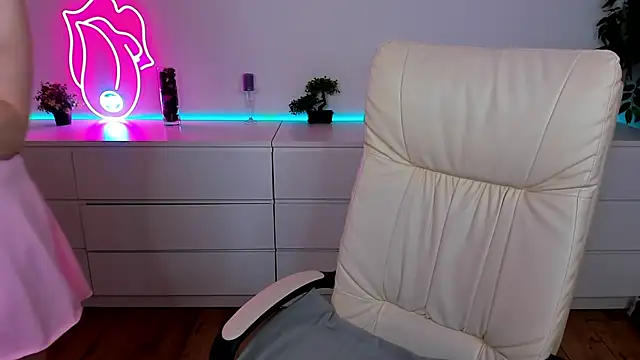 Kamilla Hot online show from March 2025 06:35:02 AM