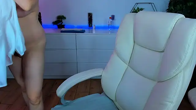 Kamilla Hot online show from October 2025 05:56:02 PM