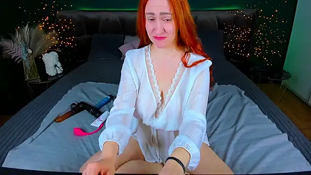 Kamilla Hot online show from October 2025 05:43:02 AM