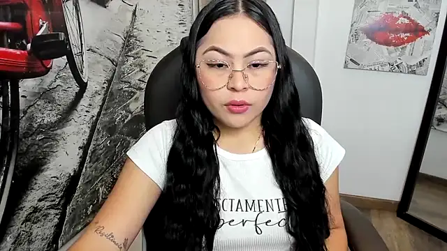 Hana    online show from November 2025 12:19:01 AM