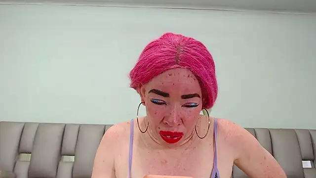 Kittywhiteass online show from November 2025 09:47:02 PM