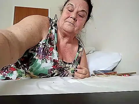 Yaya Mineira online show from September 2025 03:27:02 PM