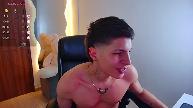 Snapshot of harrisoncuper chatting on December 2024 04:23:02 AM harrisoncuper online show from December 2024 04:23:02 AM