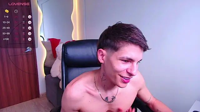 Snapshot of harrisoncuper chatting on December 2024 10:23:02 PM harrisoncuper online show from December 2024 10:23:02 PM