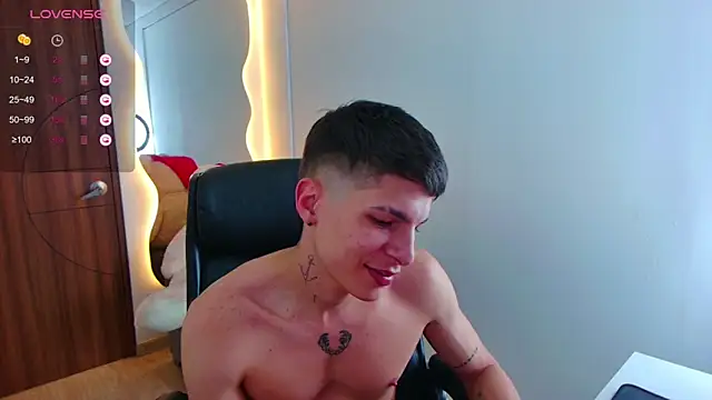 Snapshot of harrisoncuper chatting on January 2025 01:58:01 AM harrisoncuper online show from January 2025 01:58:01 AM