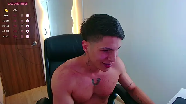 Snapshot of harrisoncuper chatting on March 2025 12:44:01 AM harrisoncuper online show from March 2025 12:44:01 AM