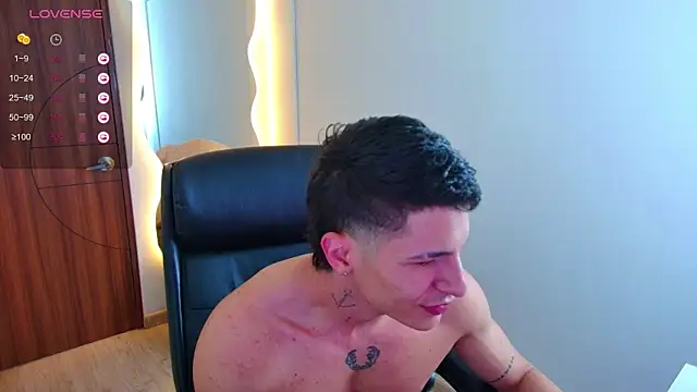 Snapshot of harrisoncuper chatting on January 2026 11:42:01 PM harrisoncuper online show from January 2026 11:42:01 PM