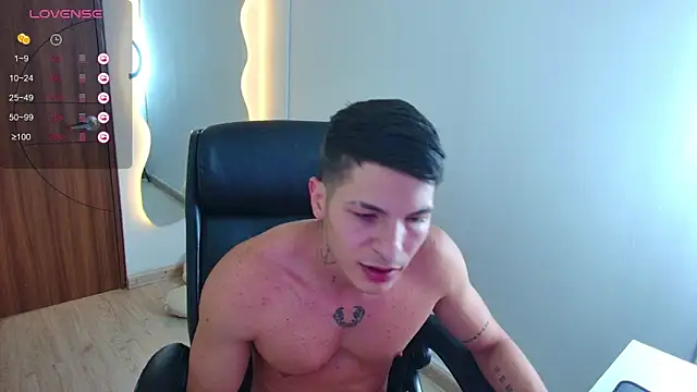 Snapshot of harrisoncuper chatting on April 2026 11:05:02 PM harrisoncuper online show from April 2026 11:05:02 PM