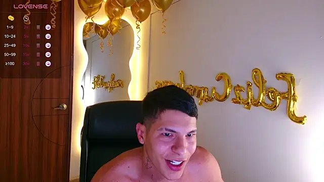 Snapshot of harrisoncuper chatting on April 2026 12:33:01 AM harrisoncuper online show from April 2026 12:33:01 AM