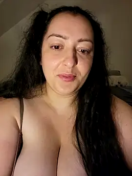 Snapshot of mihaelaa chatting on September 2025 11:18:01 PM mihaelaa online show from September 2025 11:18:01 PM