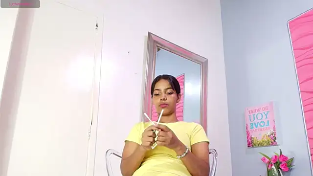 Snapshot of _Valeria_Brown chatting on March 2025 01:10:01 AM  Valeria Brown online show from March 2025 01:10:01 AM