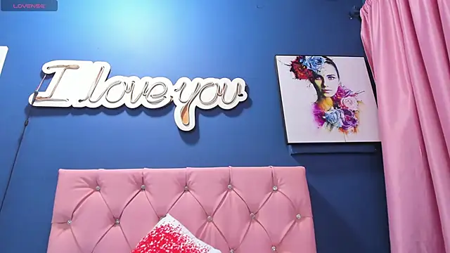 Snapshot of _Valeria_Brown chatting on September 2025 08:03:01 PM  Valeria Brown online show from September 2025 08:03:01 PM