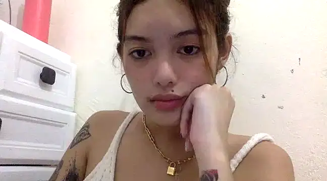 AlexandraMooree online show from February 2025 01:53:02 PM