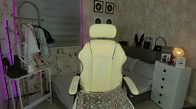 AlexandraMooree online show from March 2025 09:37:02 AM