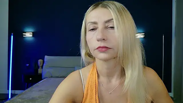 ZoeGrant online show from October 2025 07:59:01 PM