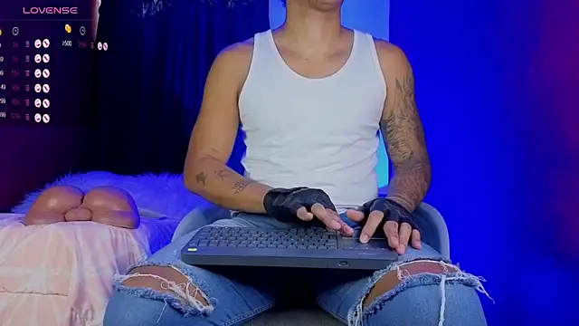 TomLover 12 online show from October 2025 12:25:01 PM