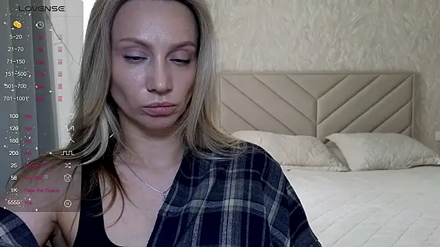 Snapshot of Alice_Wonders chatting on April 2026 07:33:01 AM Alice Wonders online show from April 2026 07:33:01 AM