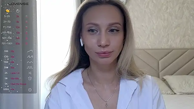 Snapshot of Alice_Wonders chatting on April 2026 06:29:02 AM Alice Wonders online show from April 2026 06:29:02 AM