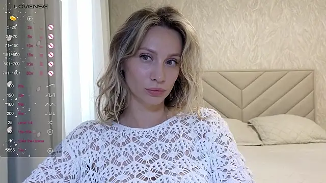 Snapshot of Alice_Wonders chatting on June 2026 07:06:02 AM Alice Wonders online show from June 2026 07:06:02 AM